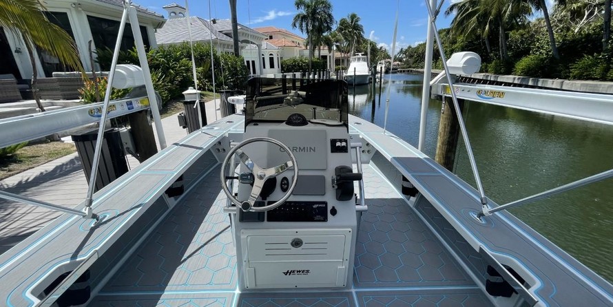 Hewes 16.9 redfisher