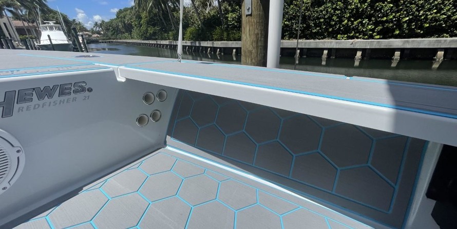 Hewes 16.9 redfisher