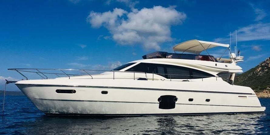 Ferretti 592