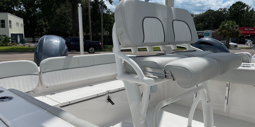 228 Sea Fox Commander