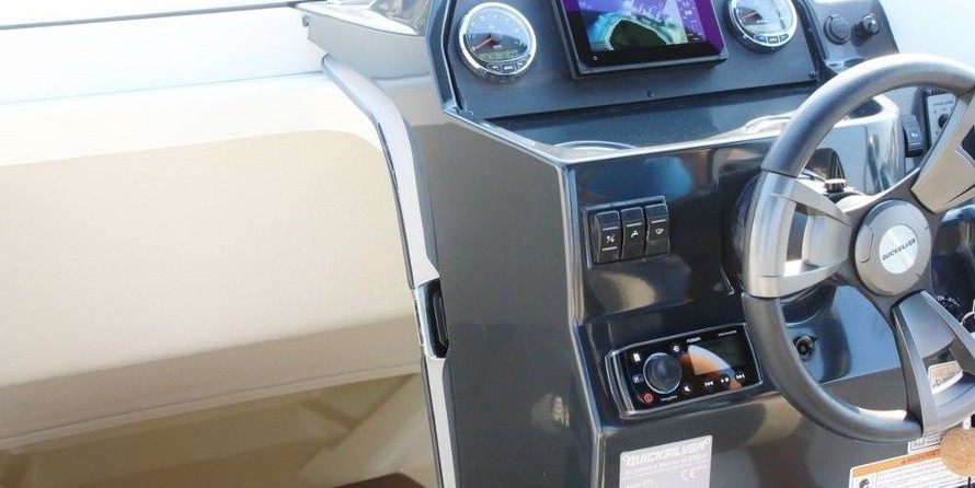 Quicksilver Activ 675 Open