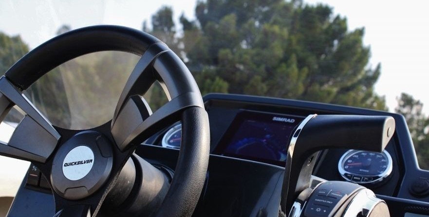 Quicksilver Activ 675 Open