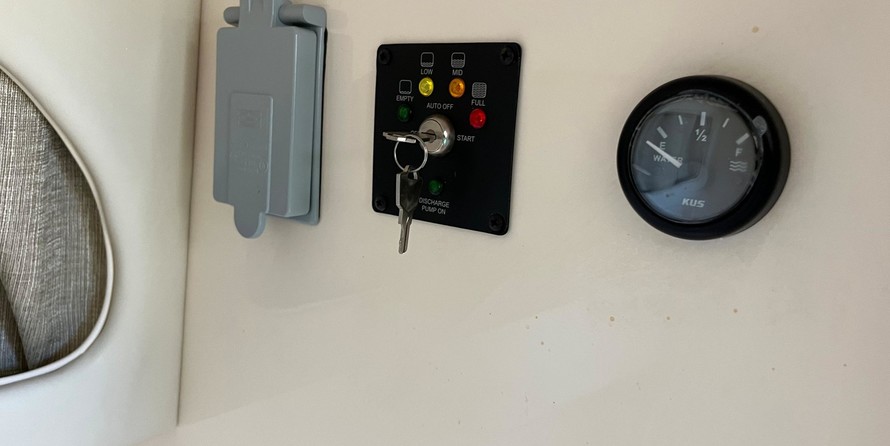 Grady-White Marlin 300