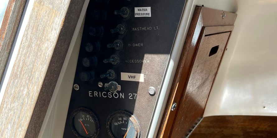 Ericson yachts 27
