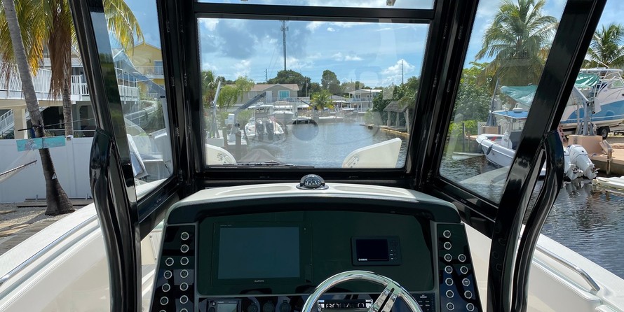 Robalo centre console r272