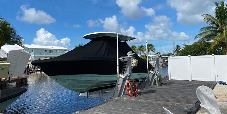 Robalo centre console r272