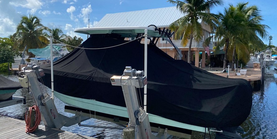 Robalo centre console r272