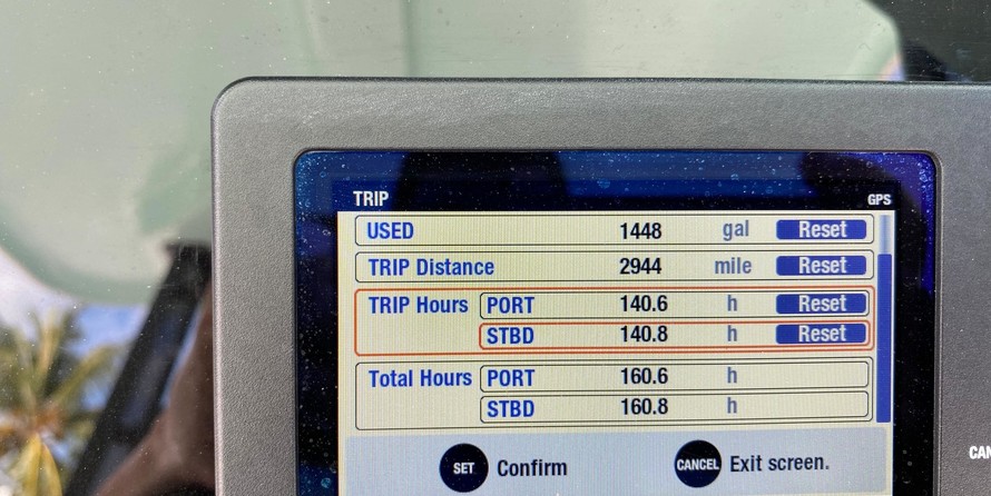 Robalo centre console r272