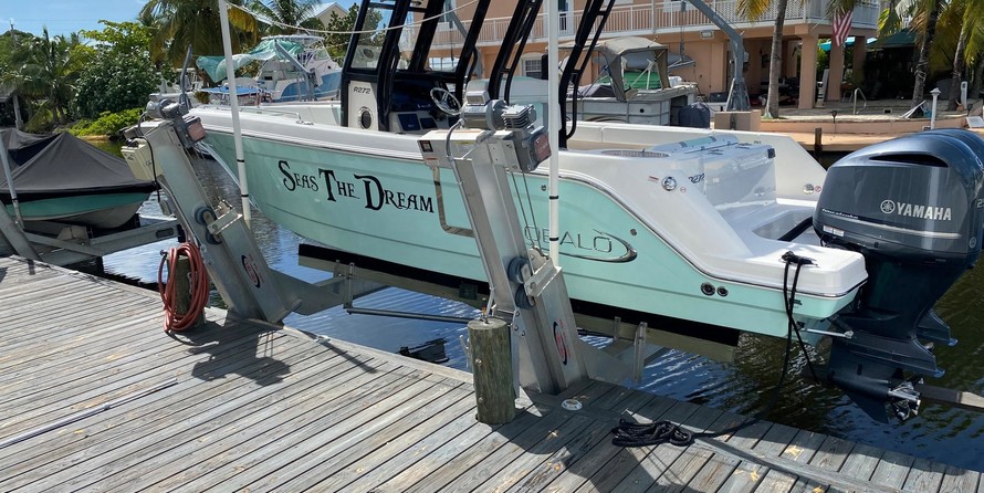 Robalo centre console r272