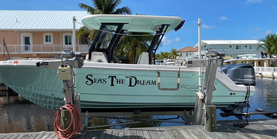 Robalo centre console r272