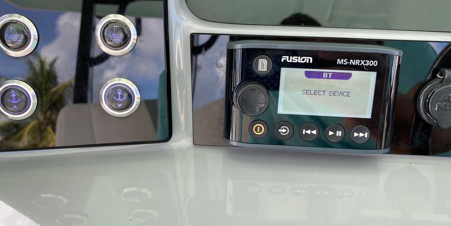 Robalo centre console r272