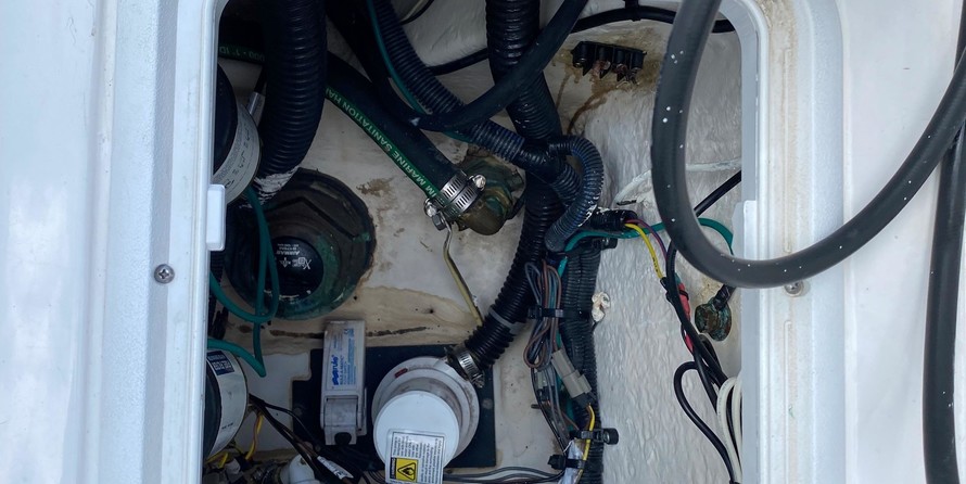 Robalo centre console r272