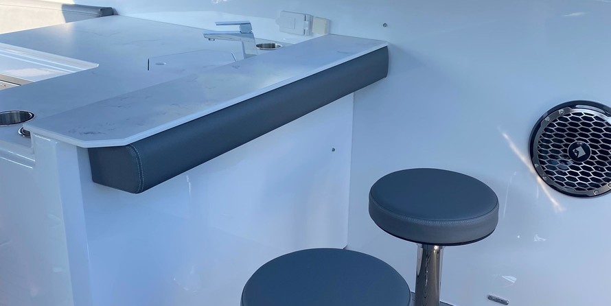 Cruisers Yachts 38 Express