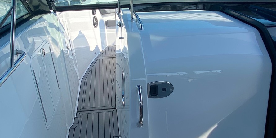 Cruisers Yachts 38 Express