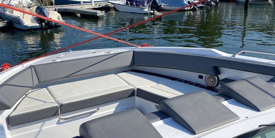 Cruisers Yachts 38 Express