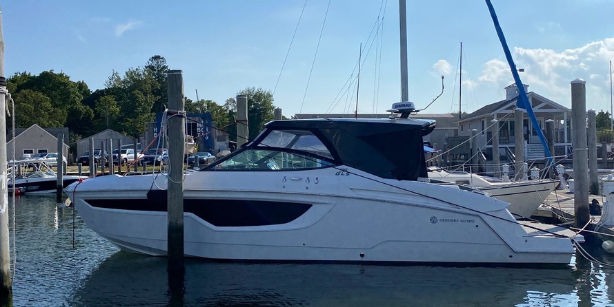 Cruisers Yachts 38 Express