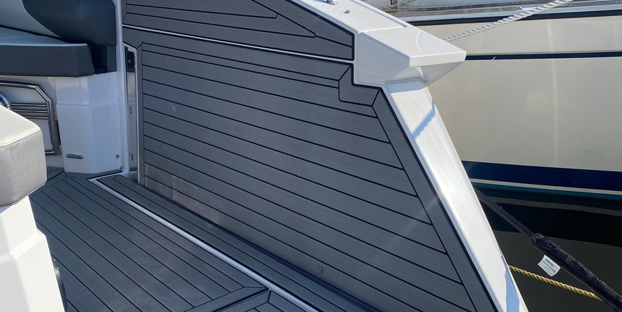 Cruisers Yachts 38 Express