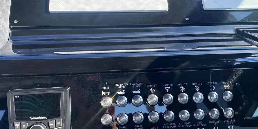 Cruisers Yachts 38 Express