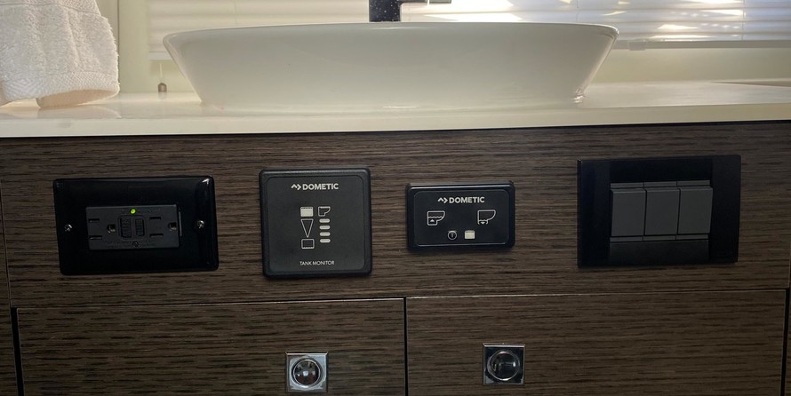 Cruisers Yachts 38 Express