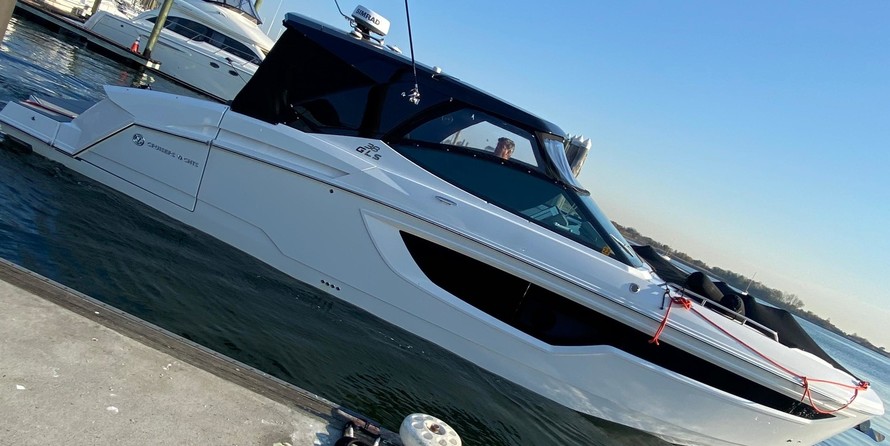 Cruisers Yachts 38 Express