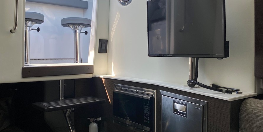 Cruisers Yachts 38 Express