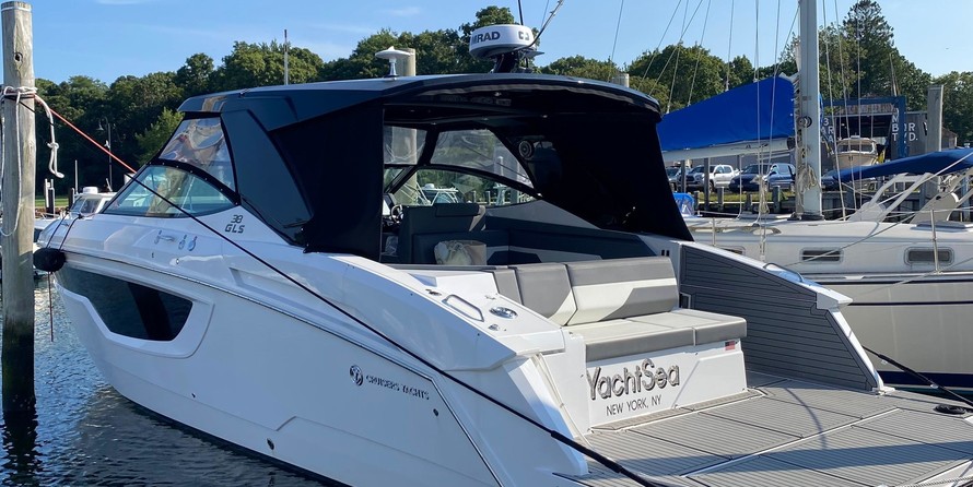 Cruisers Yachts 38 Express