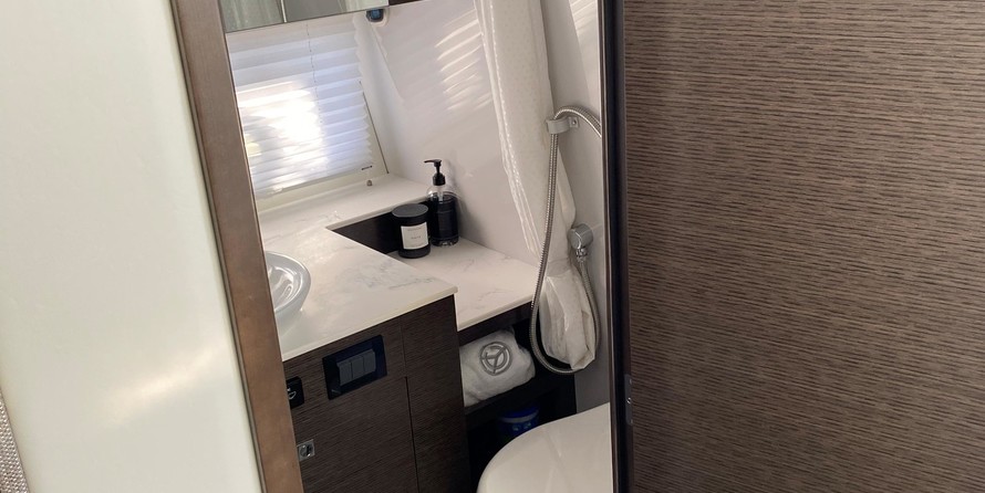 Cruisers Yachts 38 Express