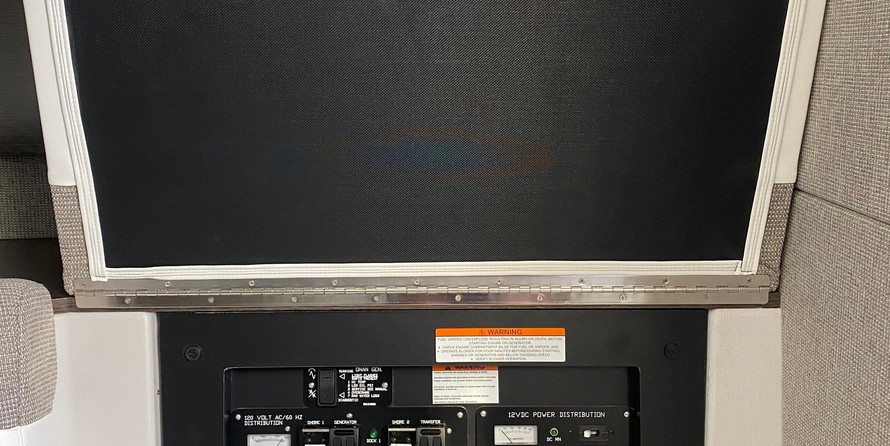 Cruisers Yachts 38 Express