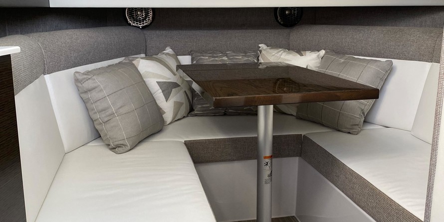 Cruisers Yachts 38 Express