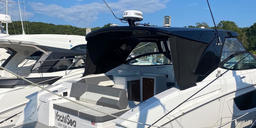 Cruisers Yachts 38 Express