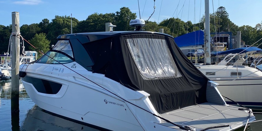 Cruisers Yachts 38 Express