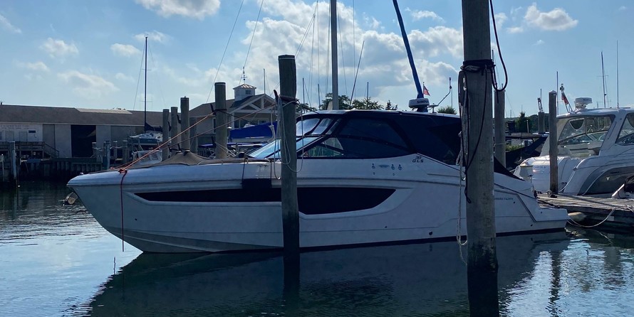 Cruisers Yachts 38 Express