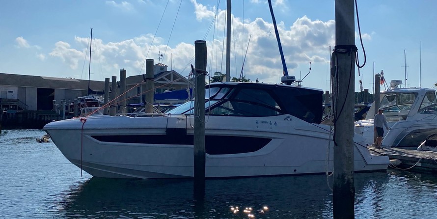 Cruisers Yachts 38 Express