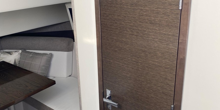 Cruisers Yachts 38 Express