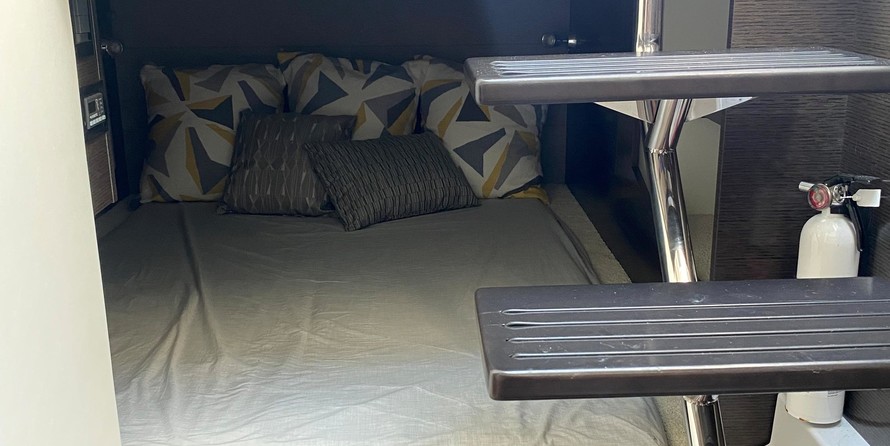 Cruisers Yachts 38 Express