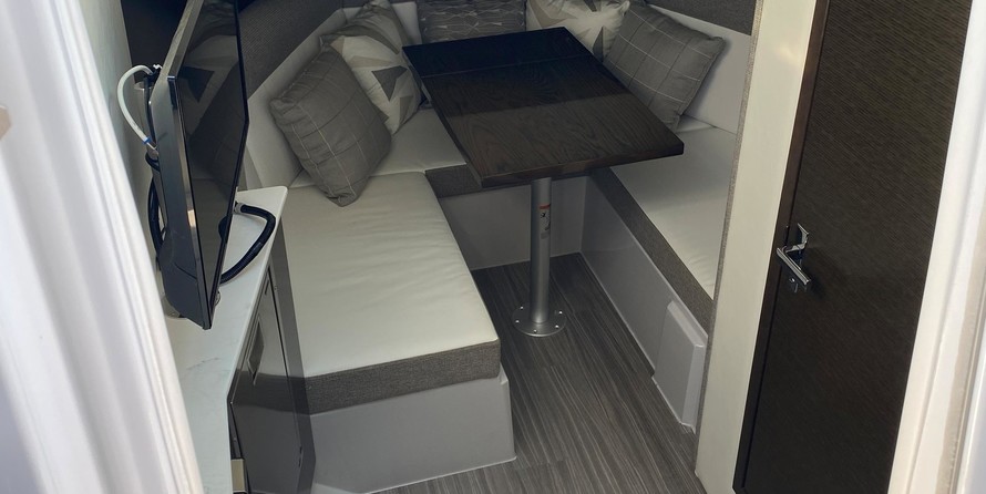 Cruisers Yachts 38 Express