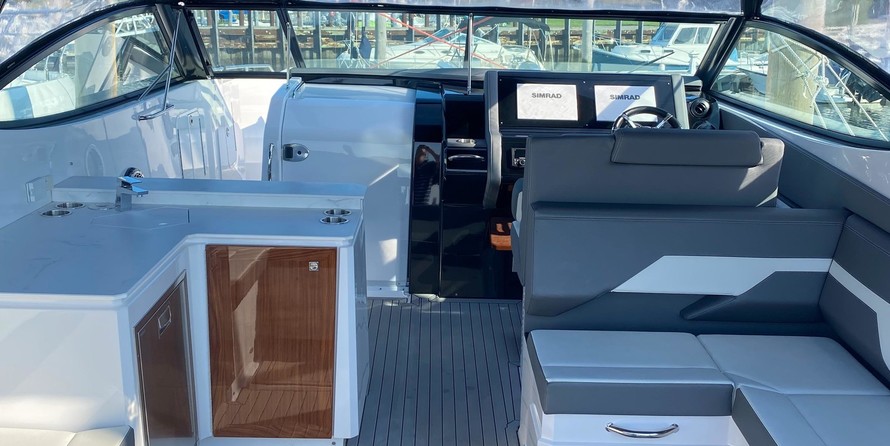 Cruisers Yachts 38 Express