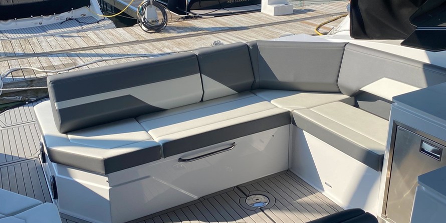 Cruisers Yachts 38 Express