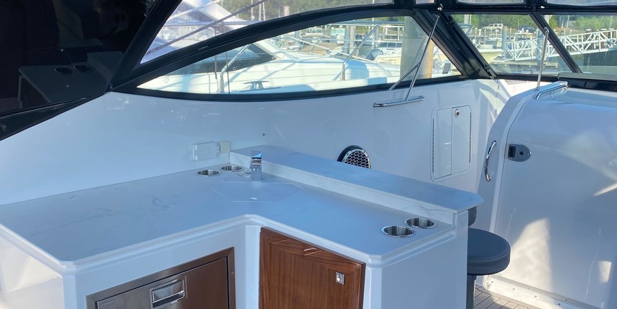 Cruisers Yachts 38 Express