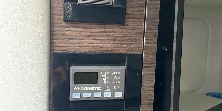 Cruisers Yachts 38 Express