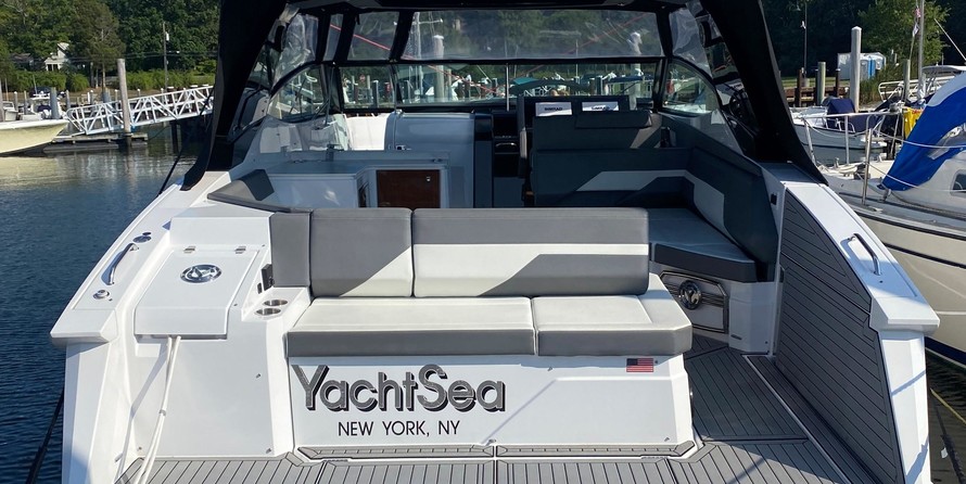 Cruisers Yachts 38 Express