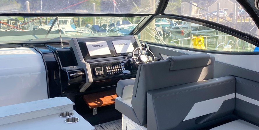 Cruisers Yachts 38 Express