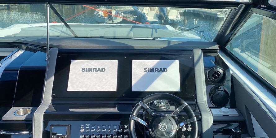 Cruisers Yachts 38 Express