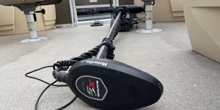 Sun Tracker Fishin Barge 24 XP3