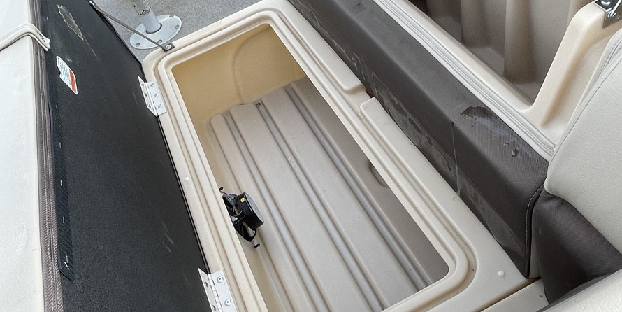 Sun Tracker Fishin Barge 24 XP3