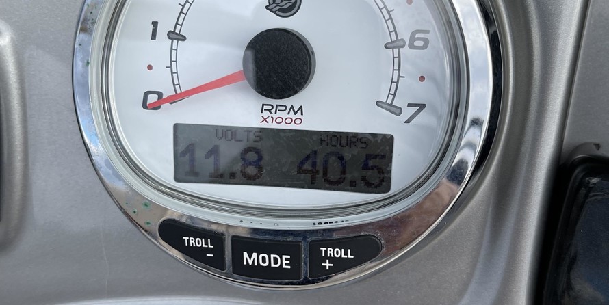 Sun Tracker Fishin Barge 24 XP3