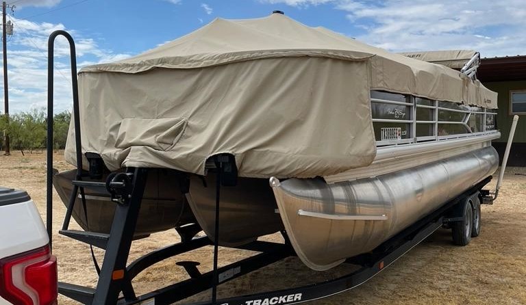 Sun Tracker Fishin Barge 24 XP3