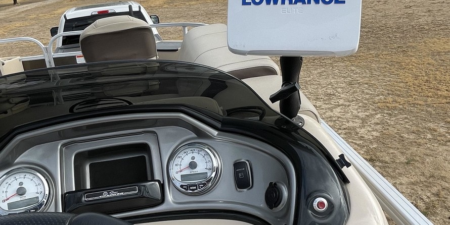 Sun Tracker Fishin Barge 24 XP3