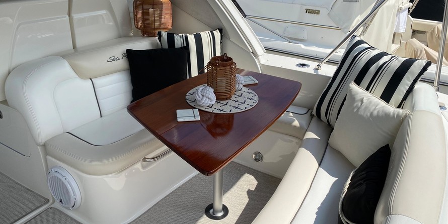 Sea Ray 330 Sundancer