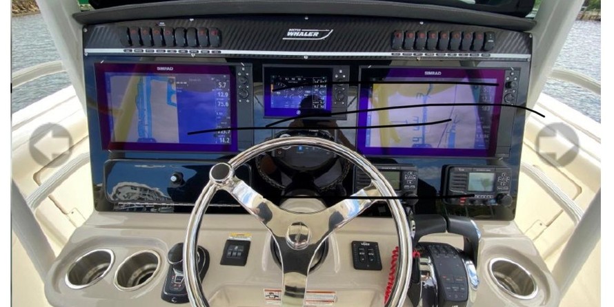 Boston Whaler 350 Outrage